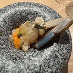 KHAO - 生渡蟹、赤酢。手づかみで渡蟹の身、味噌をしゃぶります笑！！