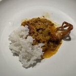 KHAO - プーパッポンカレー。中にセロリがあり食感のアクセント。卵のふんわり感あります！