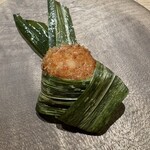 KHAO - 車海老、パンダンリーフ、パクチーの根、梨