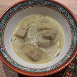 KHAO - ほろほろ鳥、発酵玉葱、青唐辛子。青唐辛子の辛味が心地よく、先程搾ったココナッツの香り、後味のよさも抜群ですね♪