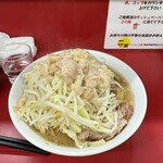 ラーメン二郎 - 小ラーメン、麺半分、にんにく、あぶら　950円
