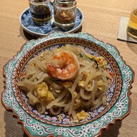 KHAO - パッタイ。追加でいただきました台湾焼きそば。魚醤と青唐辛子で味変しました♪モチモチした麺と共に！！