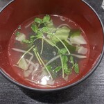 えいすけ - エビ＆カキフライ定食　1,330円　のチキンブイヨンスープ