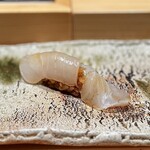 匠 進吾 - 初めていただいたかも。平鱸。
      夏場の鱸より、柔らかくてふわっとしていますから、オープニングにいいですね。