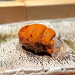 匠 進吾 - 少し温度が低めでしたが、甘さと旨さがしっかりの馬糞雲丹。