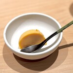 匠 進吾 - 柿のシャーベット。これが、ザ・柿！
      ねっとりした舌触りまでが再現されています。