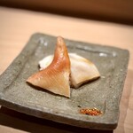 匠 進吾 - 七味も山葵もどちらも相性バッチリの、炙り北寄♪