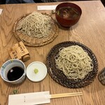 そば切り 荒凡夫 - ざるそば二八と鴨汁そば(奥)
