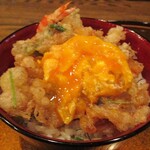 旬彩 天ぷら 心来(しんら） - 小丼：車海老天、玉子天、かき揚げの小天丼。 玉子天をトロォ～リとつぶしてからいただきまぁ～す。美味ッ！