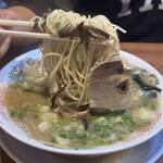 じらい亭 - 豚骨ラーメン650円