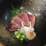 旬彩 天ぷら 心来(しんら） - 先付：脂ののった新鮮な鰹を自家製ポン酢でいただきます。