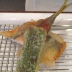 旬彩 天ぷら 心来(しんら） - ◎ 鮎：山椒塩との相性がとても良いですネ！ 美味ッ！ ◎よもぎ麩：天つゆに卸しでモチモチ食感を楽しみます。♡