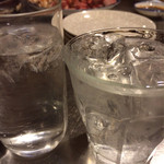 ジョージ＆ラモス - 焼酎ロックには、チェイサーをつけてくださいます。