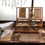 da shima - ランチセットマルゲリータ（自家製パン、本日のシフォンケーキ、ドリンク）：１６００円のシフォンケーキ。なんと取り放題！で、プレーン、くりとチョコチップ、チョコレート、バナナ、シフォンラスクと種類豊富！、しかもめちゃくちゃ美味しい！