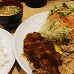 Kuma Shokudou - 三元豚のポークソテーと唐揚げ定食1080円