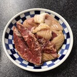 長秀屋 - ハラミ 1,210円・テッチャン 825円　税込価格