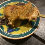 とり やまもと - 手羽　お皿は実はドラえもんです（笑）