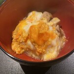 とり やまもと - 〆は親子丼　サイズは小さめですがこれで充分