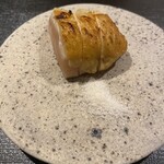 とり やまもと - 皮パリパリ、中半生　塩で