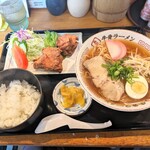 くつろぎ亭ひこべえ  - 牛骨ラーメンセット　990円