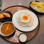 ZEERA - チキンパコラセット(キーマ)、グリーンサラダ