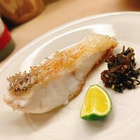 割烹 白鷹 - 白甘鯛。ネコ娘にはお腹をプレゼント