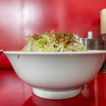 ラーメン二郎 - 小麺半分｡ｳｽﾞﾗﾄｯﾋﾟﾝｸﾞ｡ﾆﾝﾆｸ少し脂ﾏｼﾏｼ｡