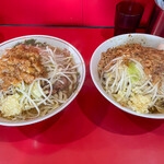 ラーメン二郎 - 左は汁なし｡結構いける！右は小ラーメン｡