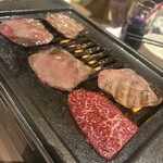 焼肉 朔Jiro - 子ども達も秒でぺろりのタンとロース