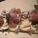 Peter - オープンクレープ
      ブラックココアクレープキャラメルムースリーヌ
      紅玉林檎スペキュロスとラムのアイスクリーム