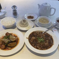 新橋亭 - チョイスランチ(揚げ鶏と秋ナスの甘辛炒め 新橋亭四川風麻婆豆腐)