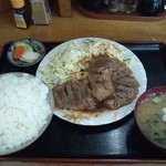 かもだ - マグロのホホ肉生姜焼定食 864円