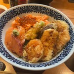 ひととき 本店 - 秋鮭彩天丼