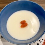 龍騰虎躍 - 杏仁豆腐