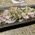 肴と炭火焼 玉 - 鰆の塩タタキ