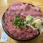大和水産 - 魚の質はもちろん桁違い。シャリは回転寿司の握り20皿分以上の食べ応えで腹パン
