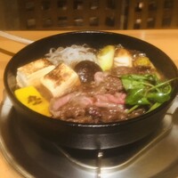 本格肉料理 丸小 - 黒毛和牛すき鍋　竹　焼いてる途中