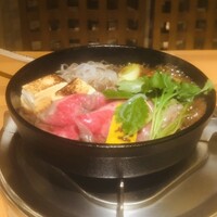 本格肉料理 丸小 - 黒毛和牛すき鍋　竹　焼いてる途中