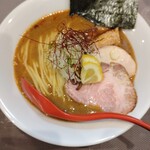 麺や旬香 - 辛味噌鶏豚魚介らぁめん