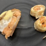 グルメバイキング オリンピア - サーモンのパイ包み焼き オレンジ風味のソース　スモークサーモンとクリームチーズのクレープロール