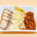 ラーメン 八卦 - 料理写真:トッピング　左からチャーシュー・ワンタン・激辛ホルモン