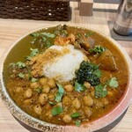 スパイスカレー あかつ亭 - 3種盛り（大根とサバのカレー、ベンガル風ひよこ豆カレー、パラクチキンカレー）