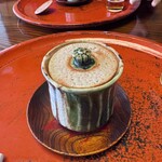 草喰 なかひがし - おこわ　「手を器で温めながら召し上がってください」と一言