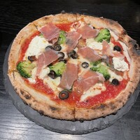 800°DEGREES ARTISAN PIZZERIA - 香り良いピザ