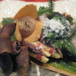 草喰 なかひがし - 12月【八寸】林檎と鹿燻製・締め鯖昆布巻・栗煎餅他