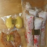 ブレイブリー - れもんけーき(210円)・リーフパイ(120円)・ショコラパイ/ホワイト(420円)