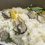 割烹 一の矢 - これに銀杏と椎茸をチラリと混ぜて茶碗蒸し風の取り合わせにしたら見た目も味も最高かも^_^