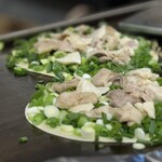 お好み焼き ふじや - このメチャうま「すじ肉」٩( °ꇴ °)۶━╹̻╹̻｡
      
      甘からく煮込まず、すじの旨みを直に味わえるのがいい
      ദ്ദി˙◡･)ദ്ദി˙◡･)ദ്ദി˙◡･)