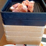 しゃぶ葉 - 黒色皿は鶏肉です！