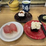 市場寿し - 左から中トロ、白子、ホッキサラダ